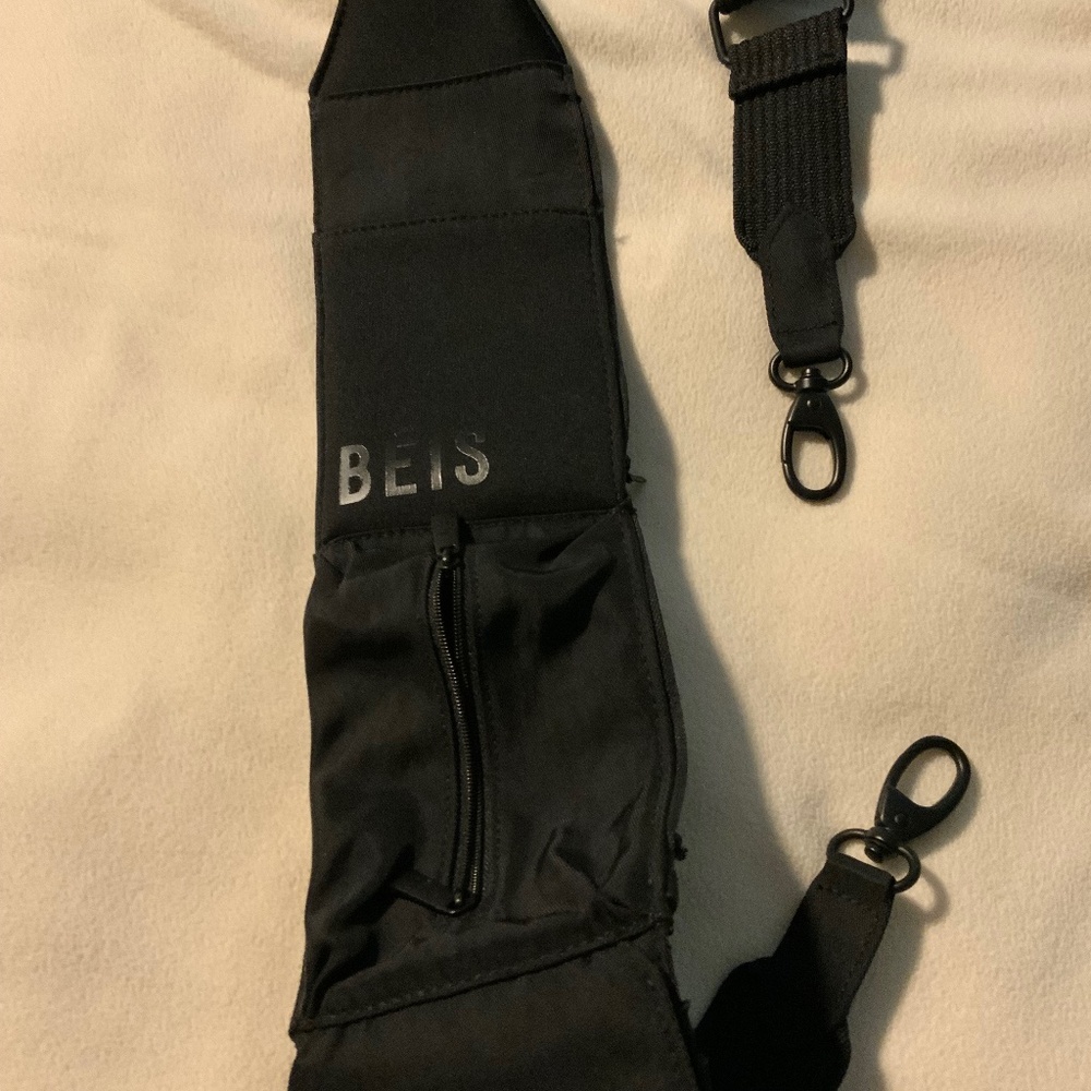 NWOT Beis Survival Strap